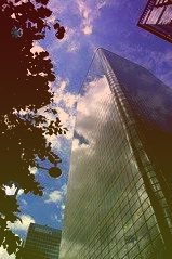 博士眼镜2021年归母净利润预增30.11%-56.13%