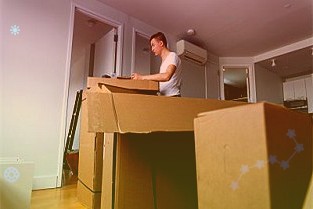 哈三联董事、高级管理人员减持45万股研发投入减少业绩颓势继续